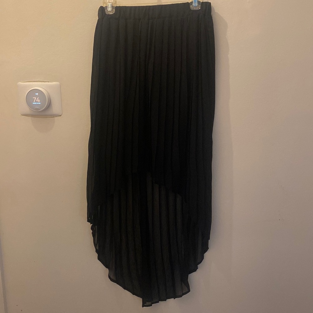 High low black skirt